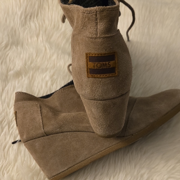 Tan Suede Lace-Up Ankle Boots - Picture 4 of 4